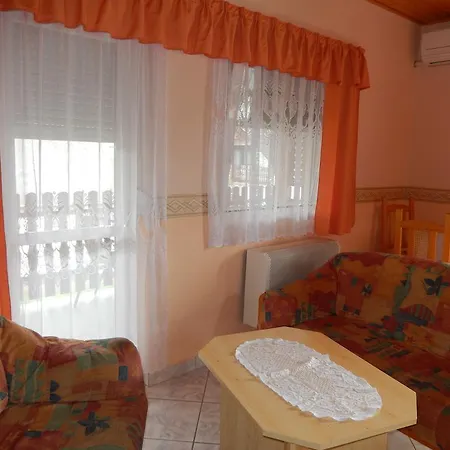Zsuzsanna Apartmanhaz