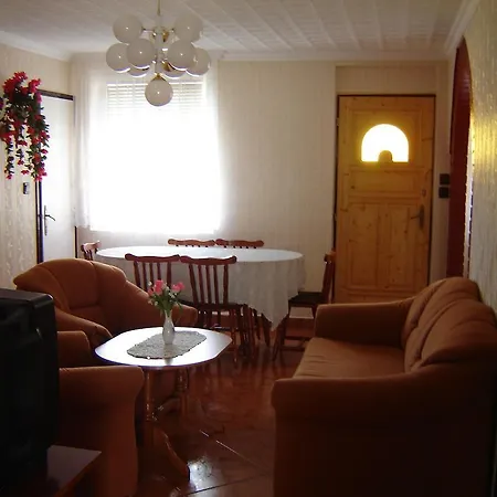 Apartment Zsuzsanna Apartmanhaz