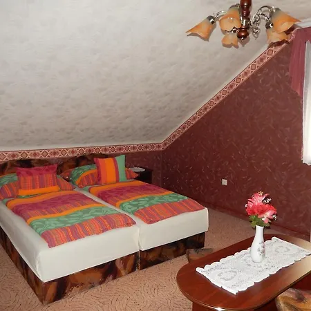 Apartment Zsuzsanna Apartmanhaz *