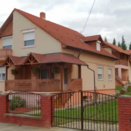 Zsuzsanna Apartmanhaz *